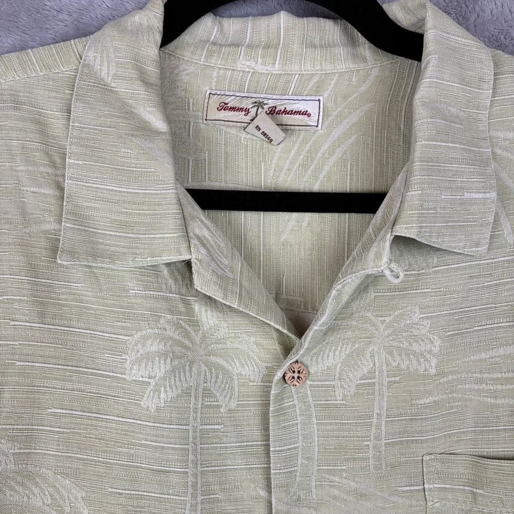 Tommy Bahama Camp Shirt Green 100% Silk Hawaiian Palm Trees Wooden Buttons Men L - Picture 6 of 12